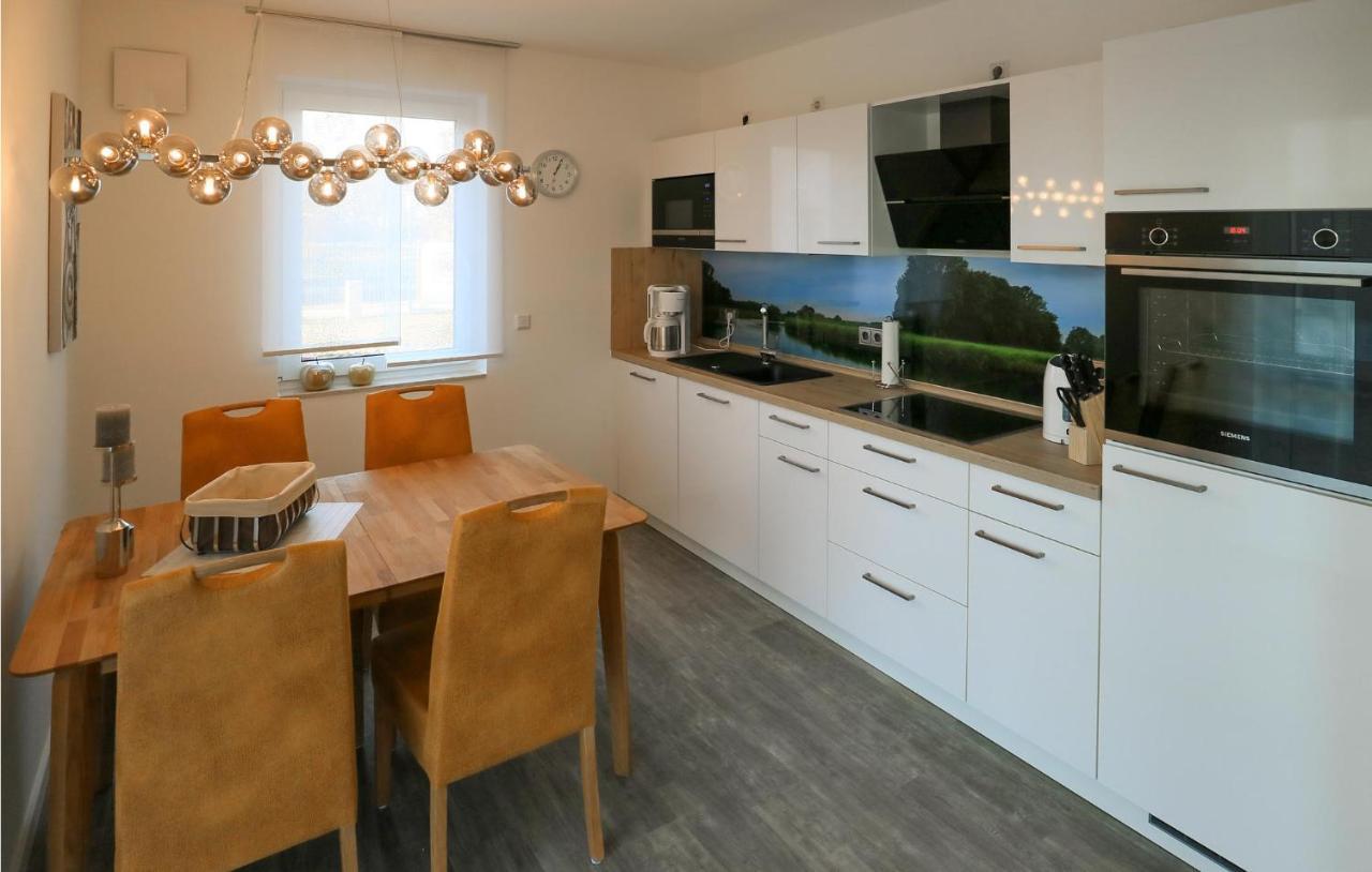 2 Bedroom Cozy Apartment In Rechlin Exteriör bild